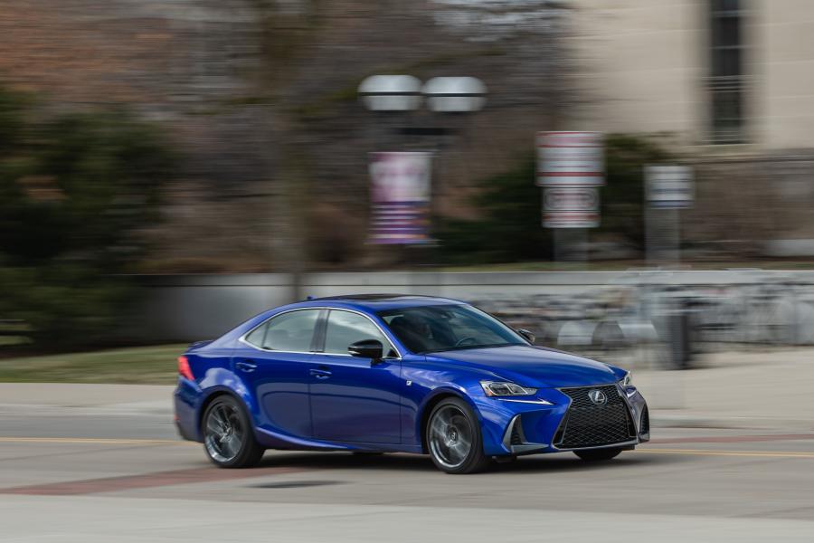  Lexus IS350 AWD F-Sport 2016 года  (NA) (фото 18 из 40)